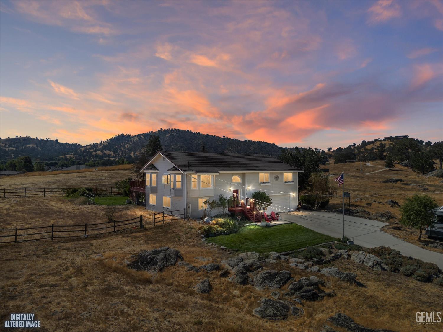 Single Family Residence in Tehachapi