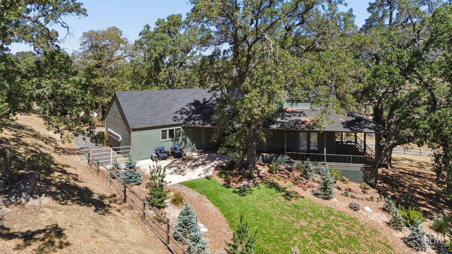 Single Family Residence in Tehachapi, photo 2 of 60