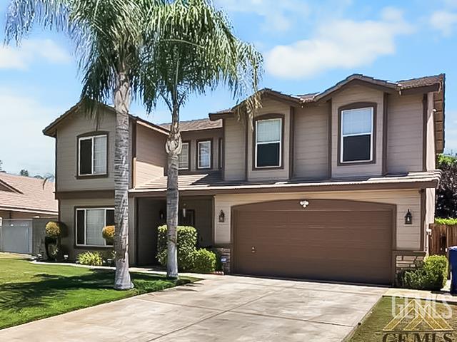 Single Family Residence in Bakersfield, photo 2 of 10
