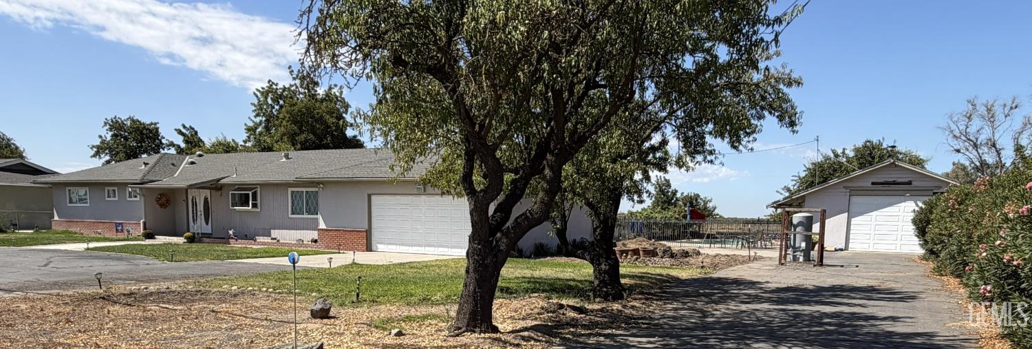 Single Family Residence in Oakdale