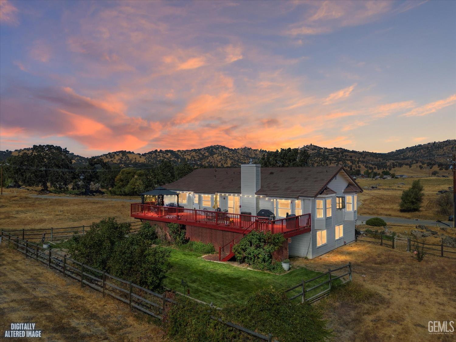 Single Family Residence in Tehachapi, photo 3 of 61