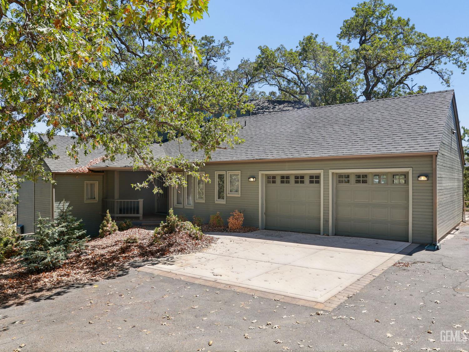 Single Family Residence in Tehachapi, photo 4 of 60