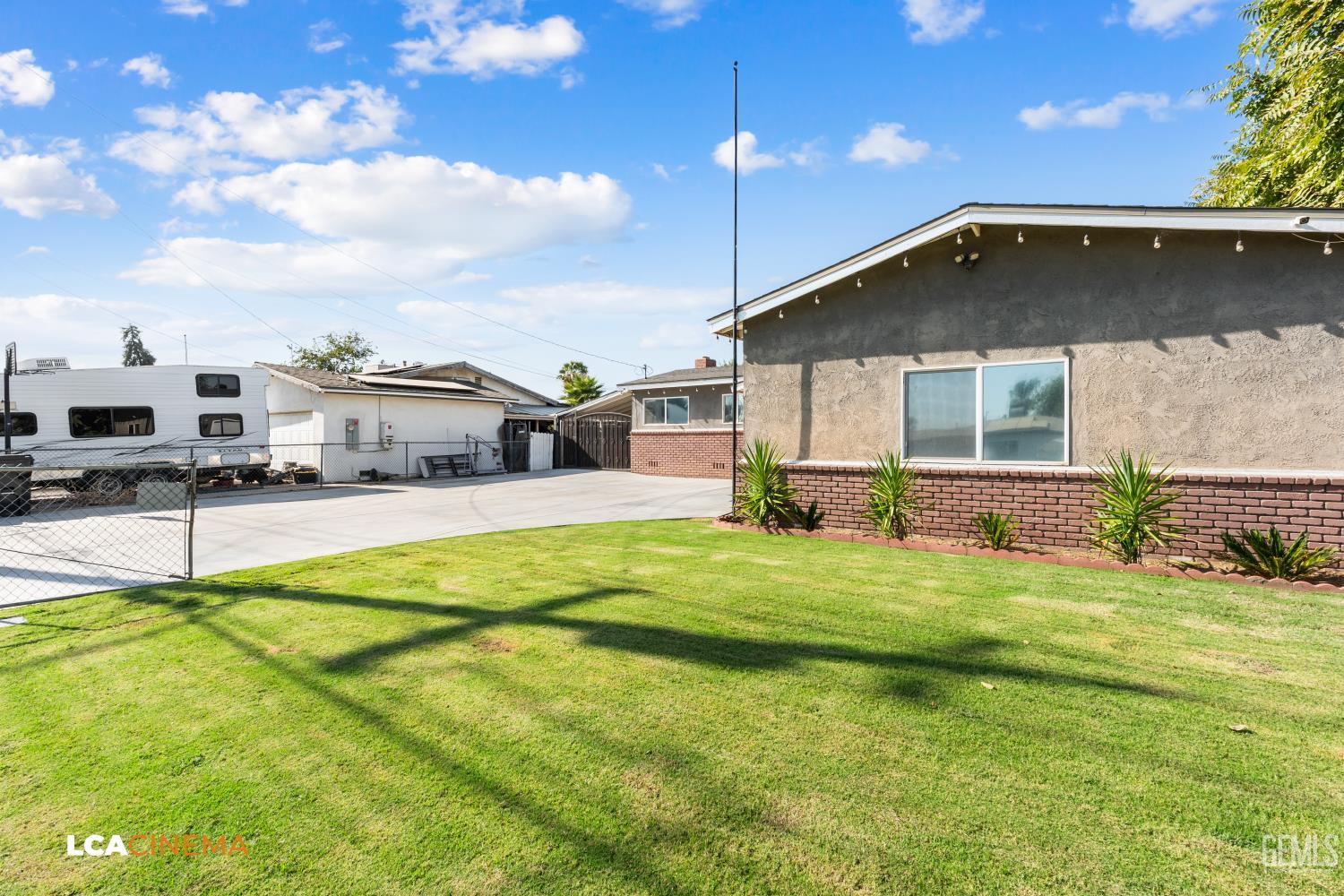 Single Family Residence in Bakersfield, photo 3 of 28