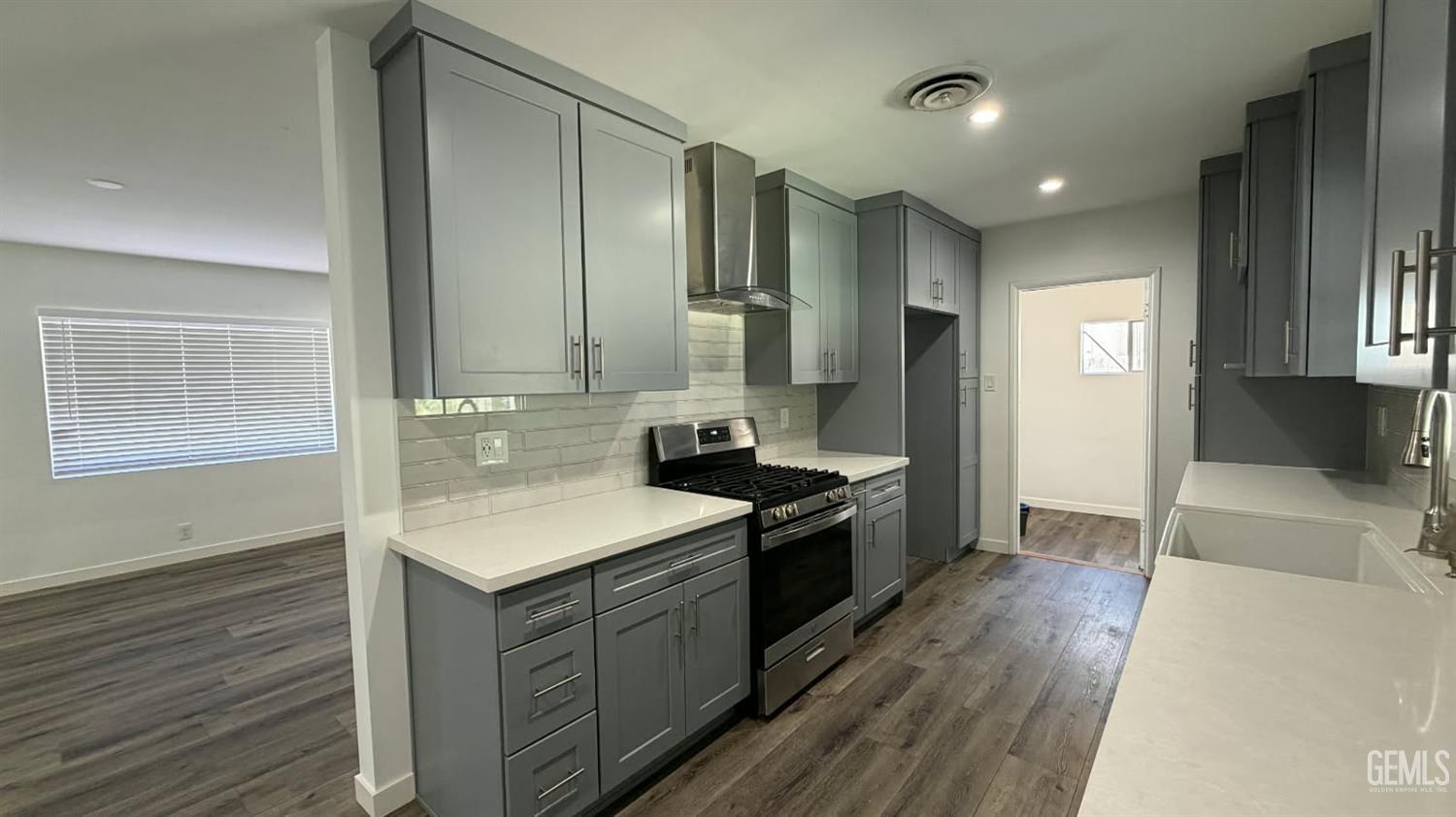 Single Family Residence in Bakersfield, photo 5 of 16