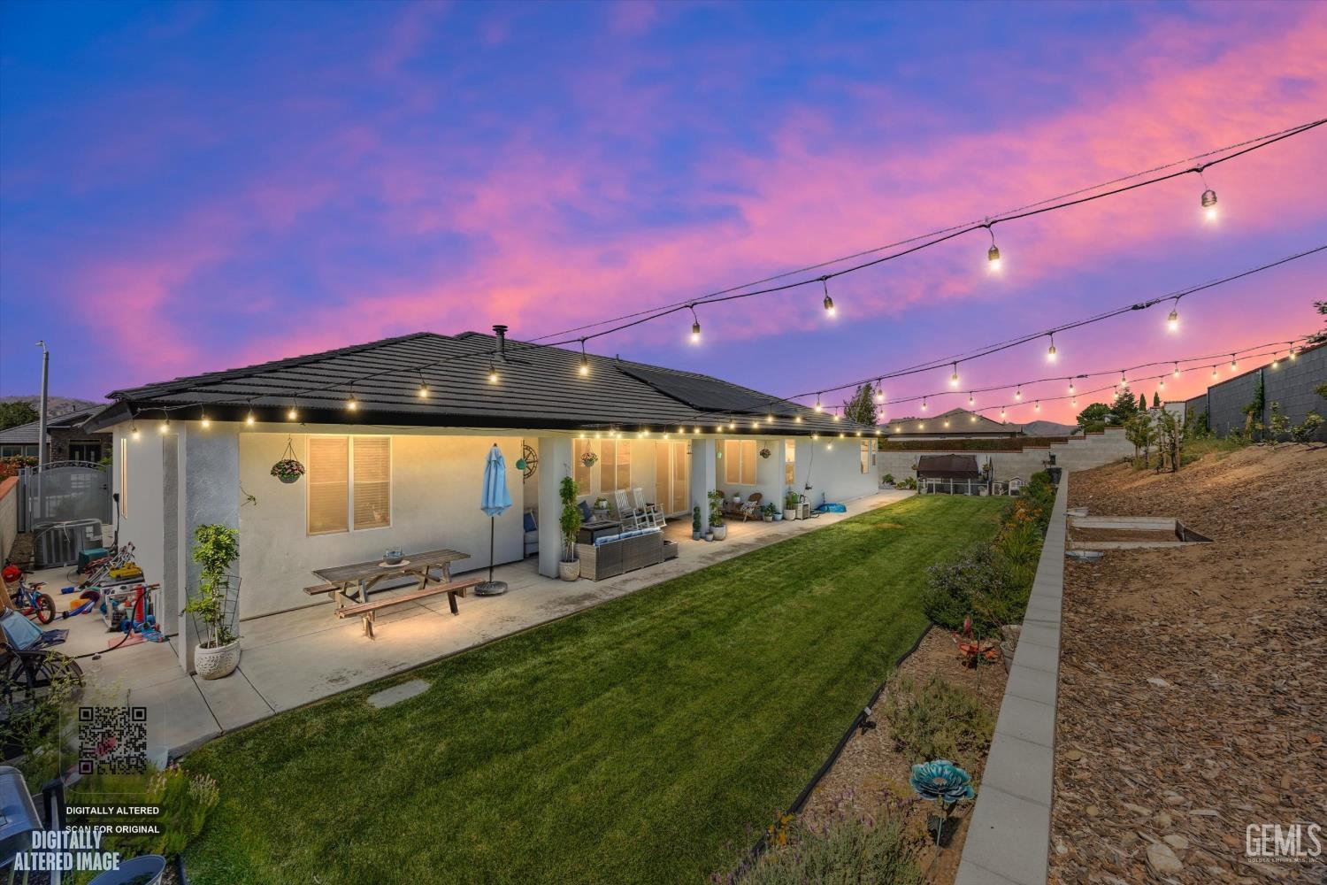Single Family Residence in Tehachapi, photo 3 of 74