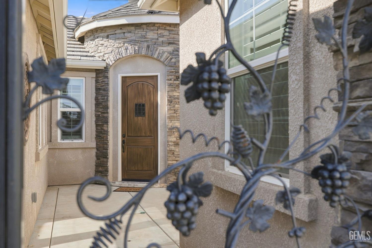 Single Family Residence in Bakersfield, photo 5 of 57