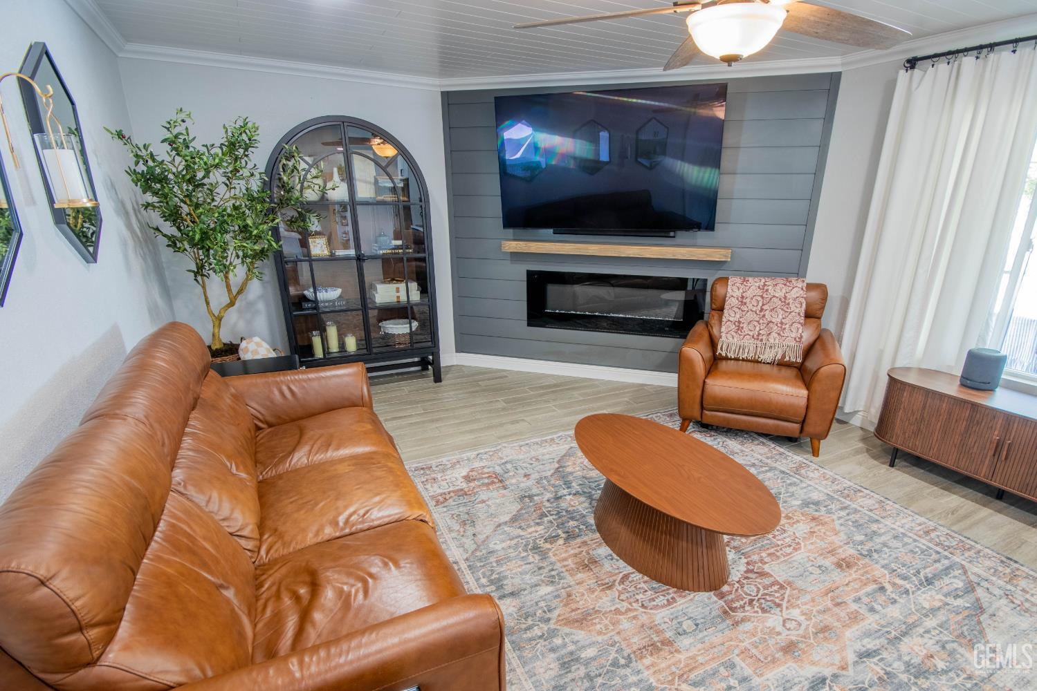 Single Family Residence in Bakersfield, photo 5 of 40