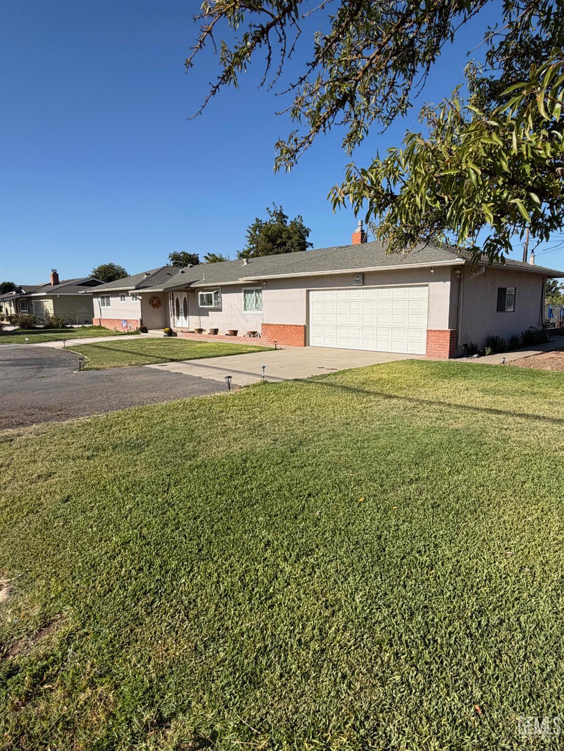 Single Family Residence in Oakdale