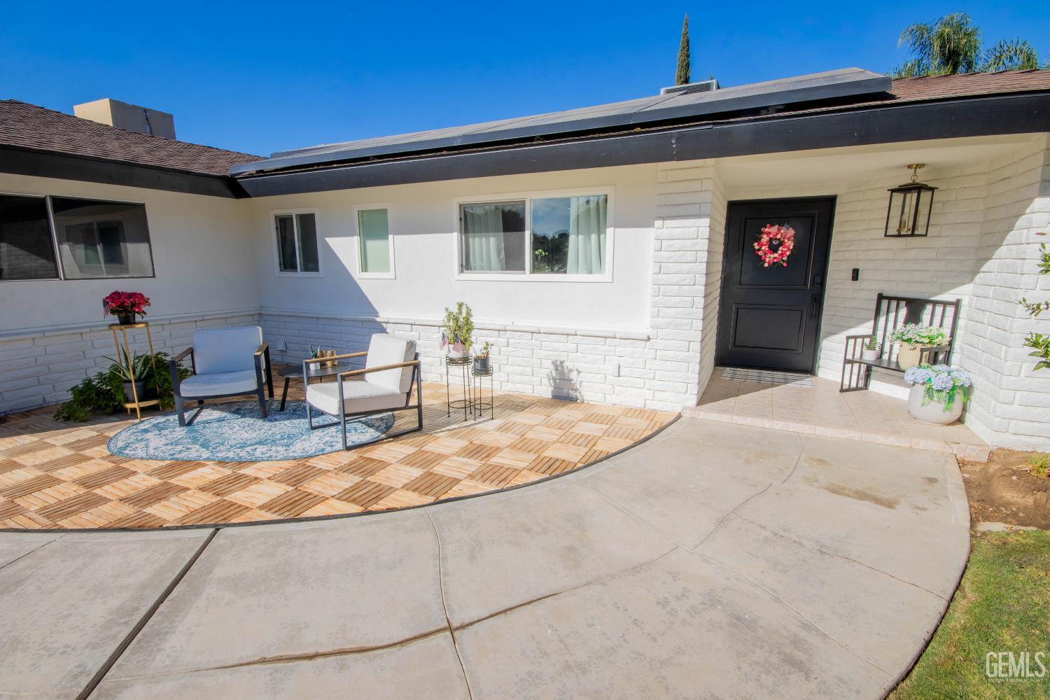 Single Family Residence in Bakersfield, photo 3 of 40