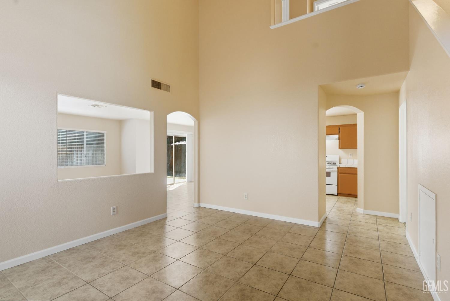 Single Family Residence in Bakersfield, photo 5 of 35