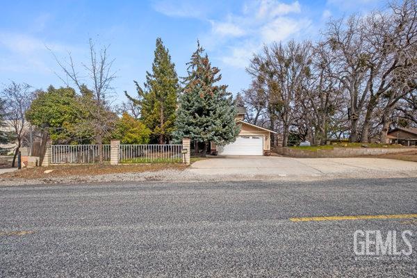 Single Family Residence in Tehachapi