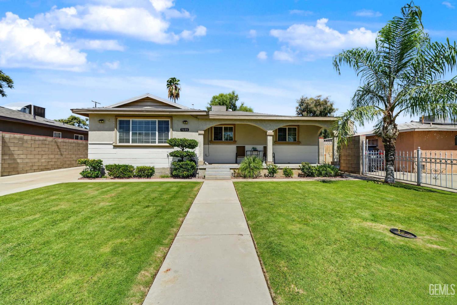 Single Family Residence in Bakersfield, photo 3 of 26
