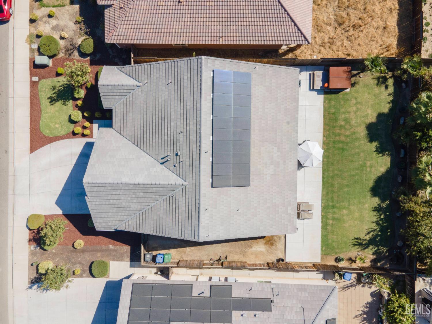 Single Family Residence in Bakersfield, photo 2 of 41