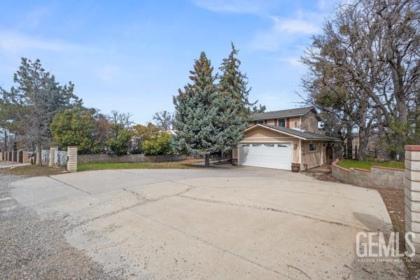 Single Family Residence in Tehachapi, photo 3 of 34