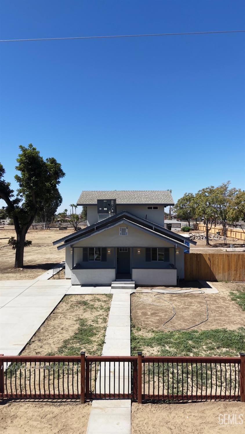 Single Family Residence in Bakersfield, photo 3 of 31
