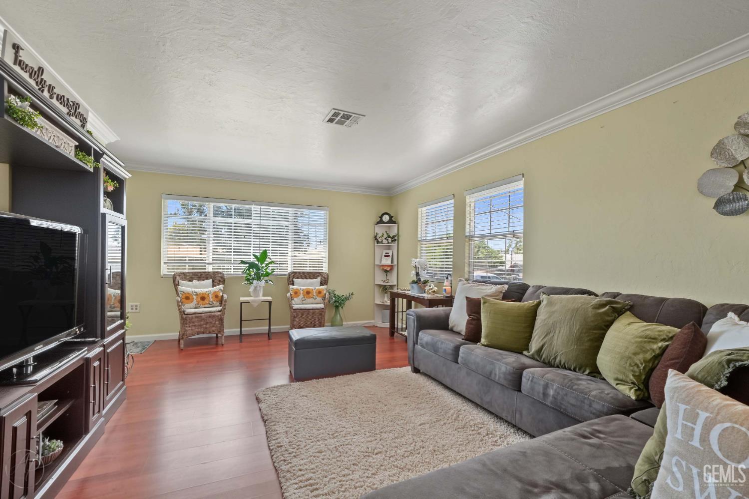 Single Family Residence in Bakersfield, photo 5 of 26