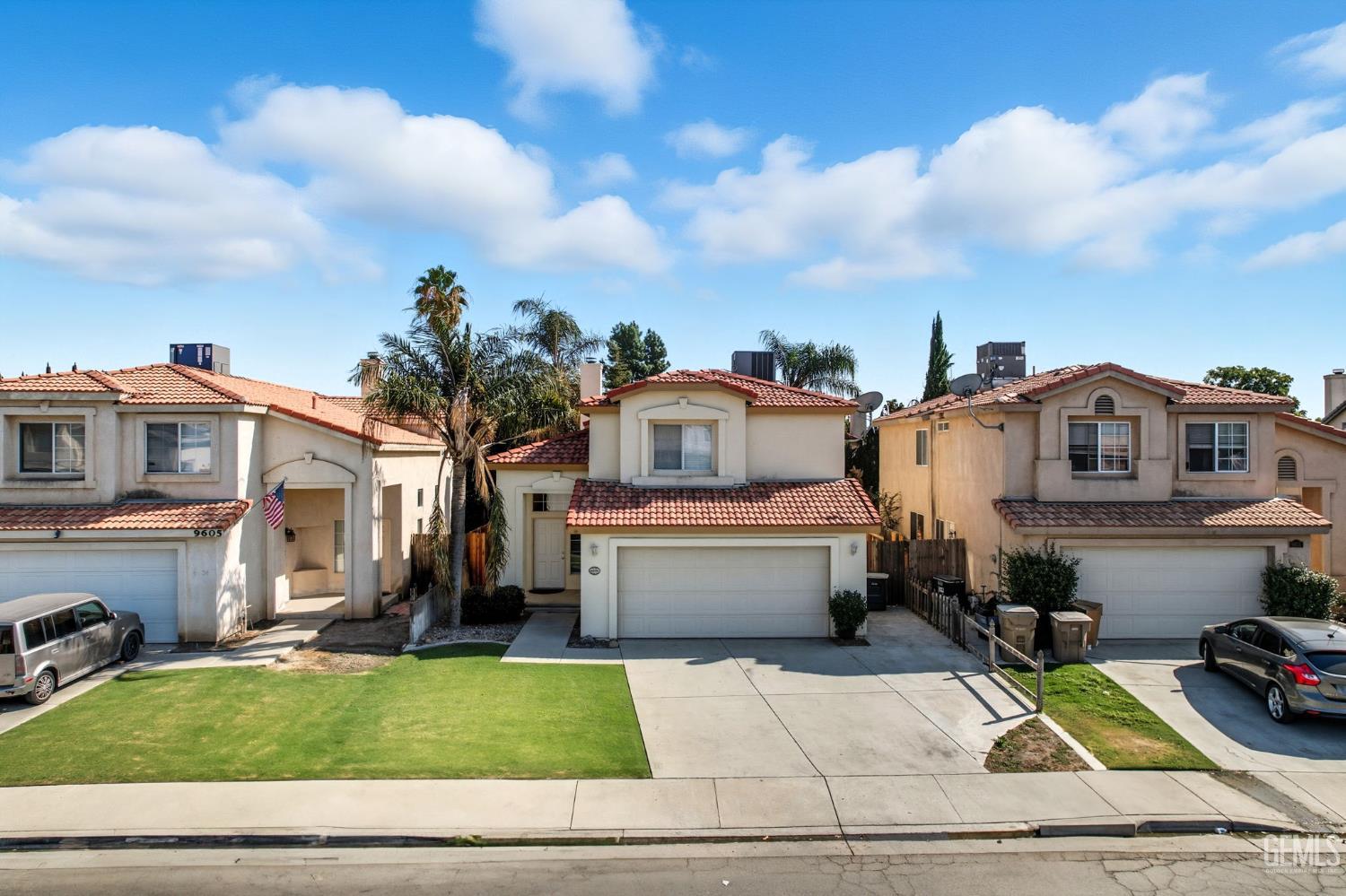 Single Family Residence in Bakersfield, photo 2 of 35