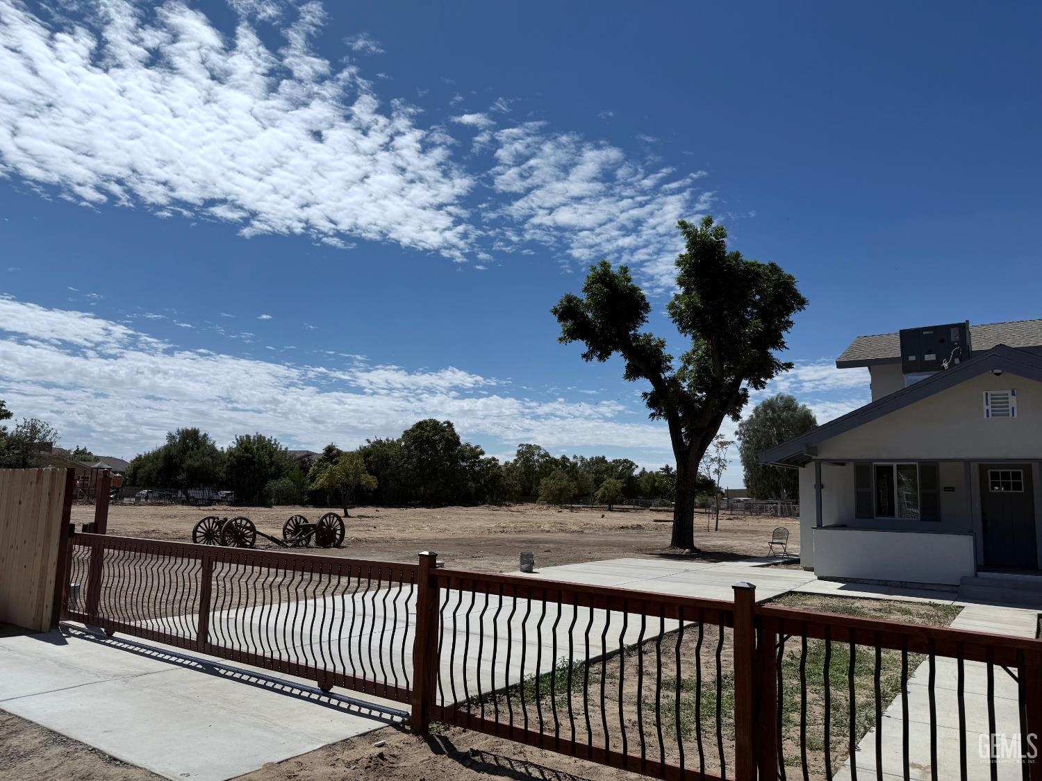 Single Family Residence in Bakersfield, photo 4 of 31