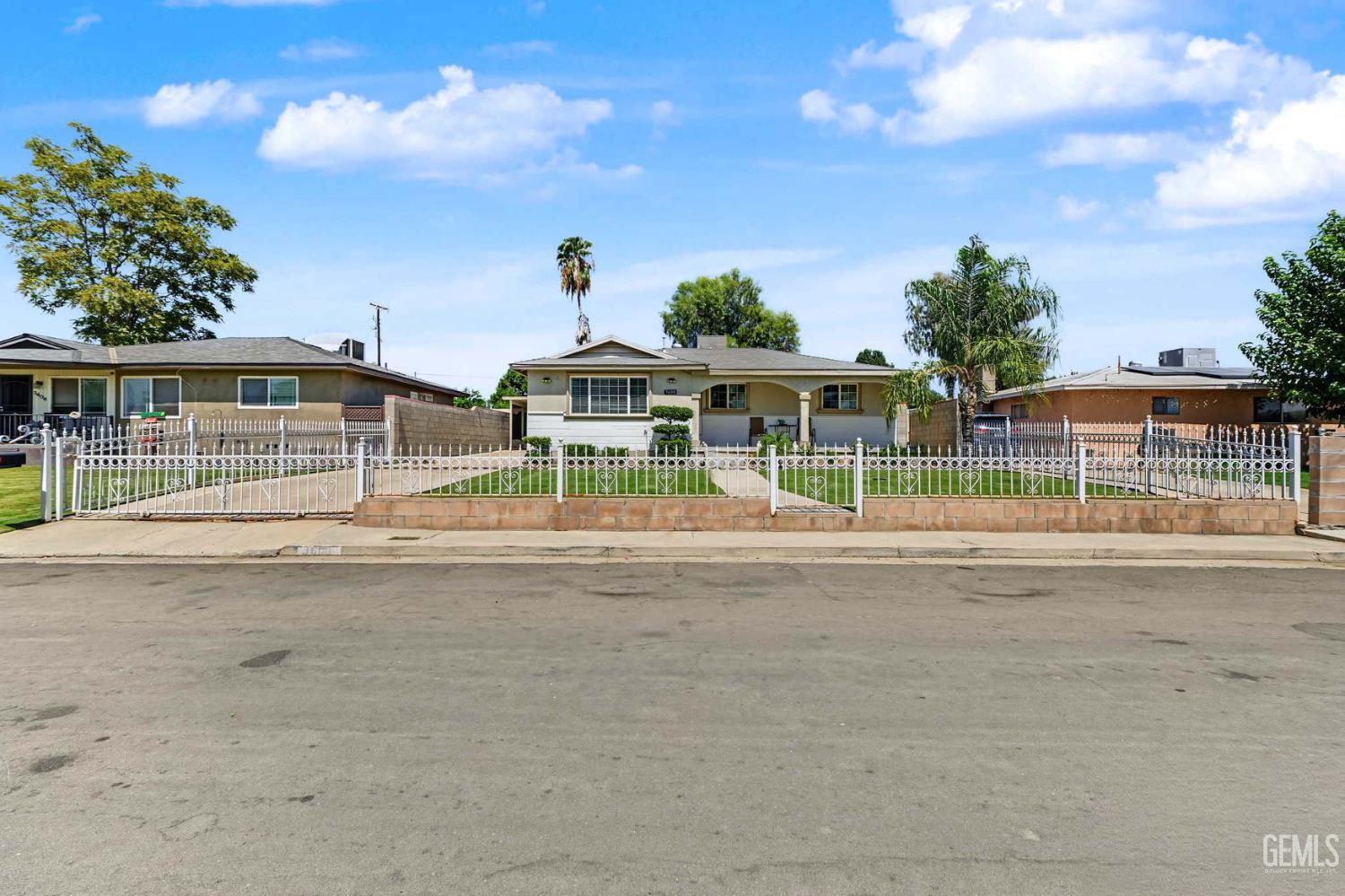 Single Family Residence in Bakersfield