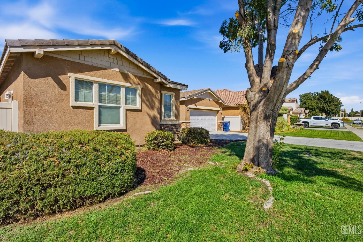 Single Family Residence in Bakersfield, photo 4 of 43