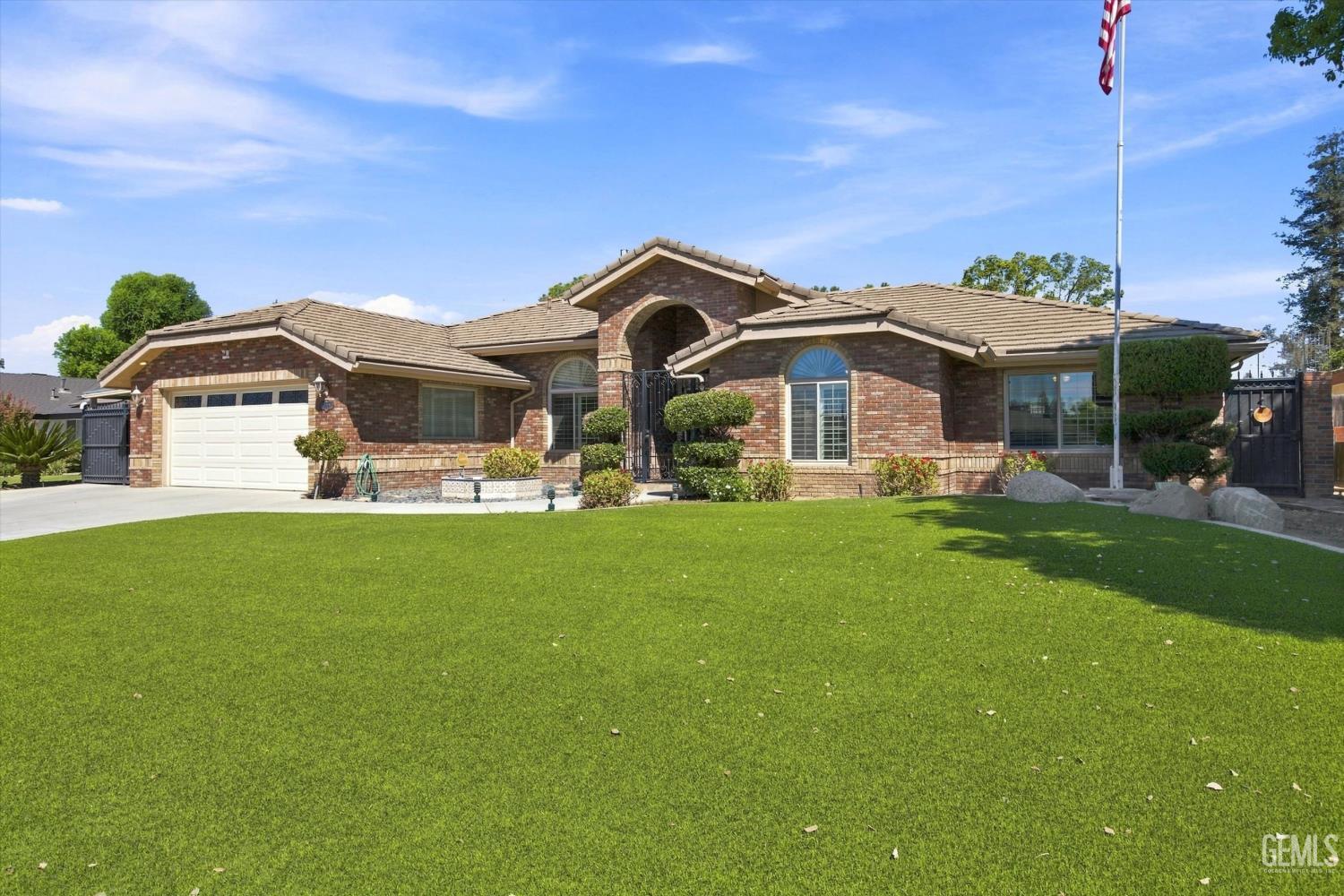 Single Family Residence in Bakersfield, photo 3 of 52