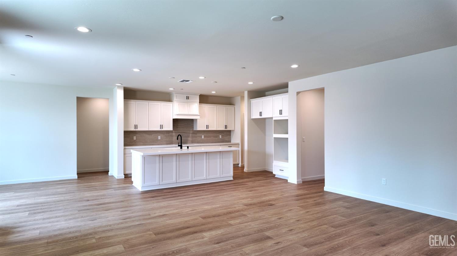 Single Family Residence in Bakersfield, photo 5 of 21