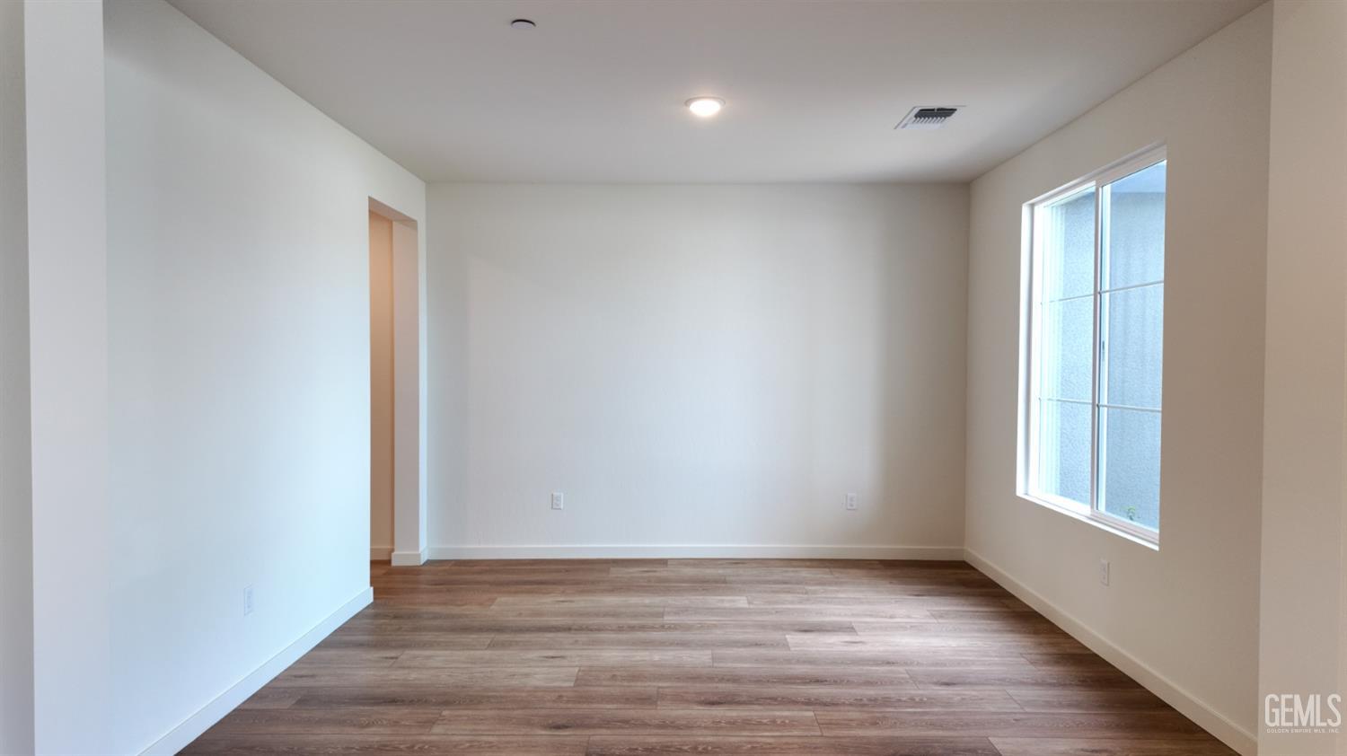 Single Family Residence in Bakersfield, photo 3 of 21