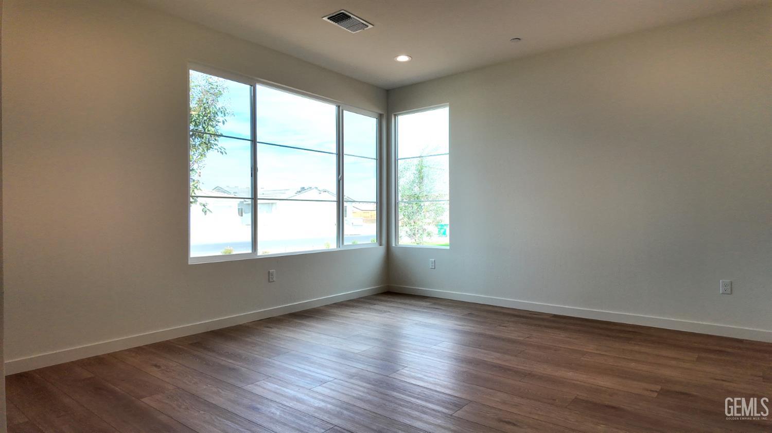 Single Family Residence in Bakersfield, photo 2 of 21
