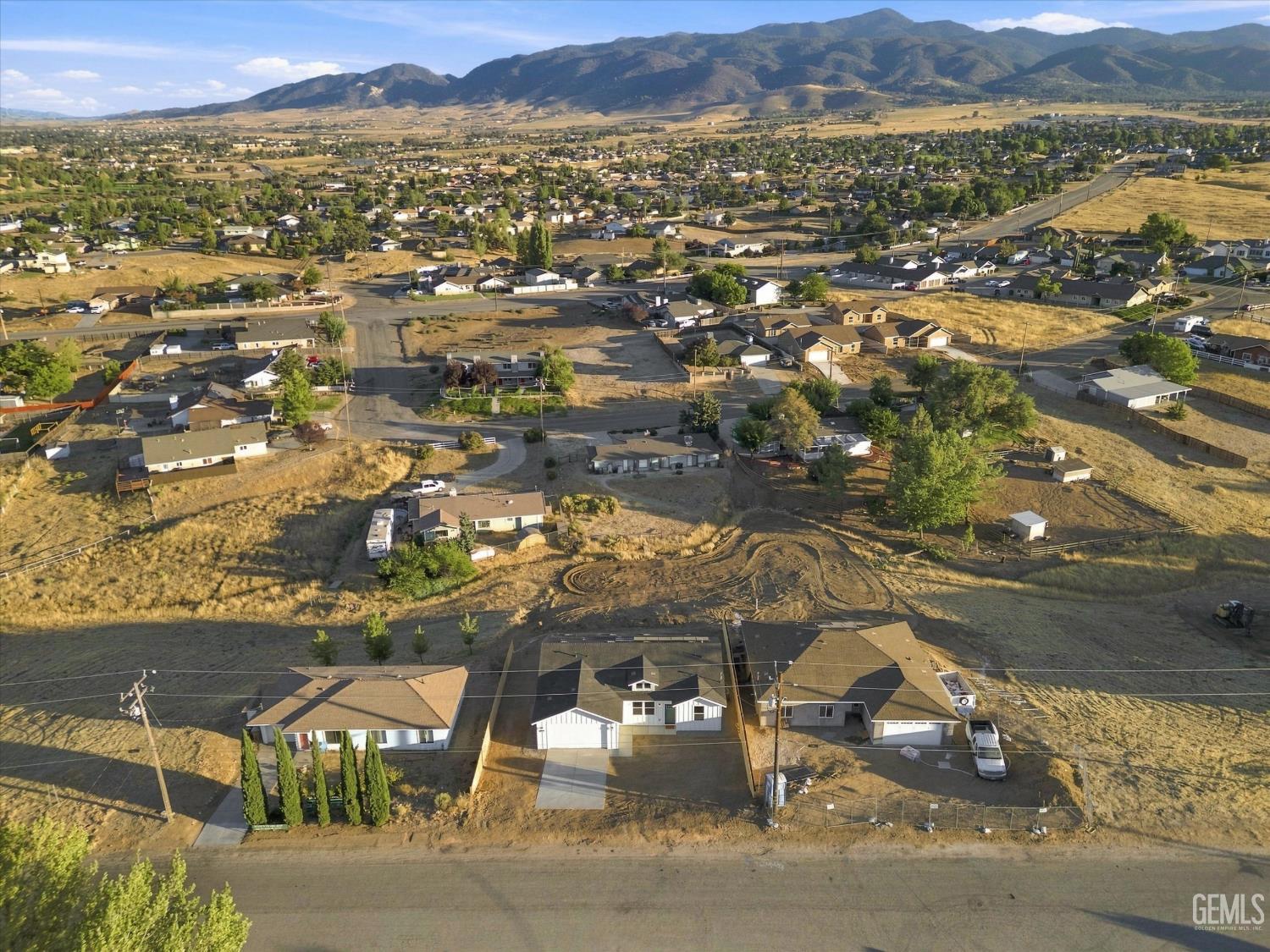 New Construction in Tehachapi, photo 4 of 44