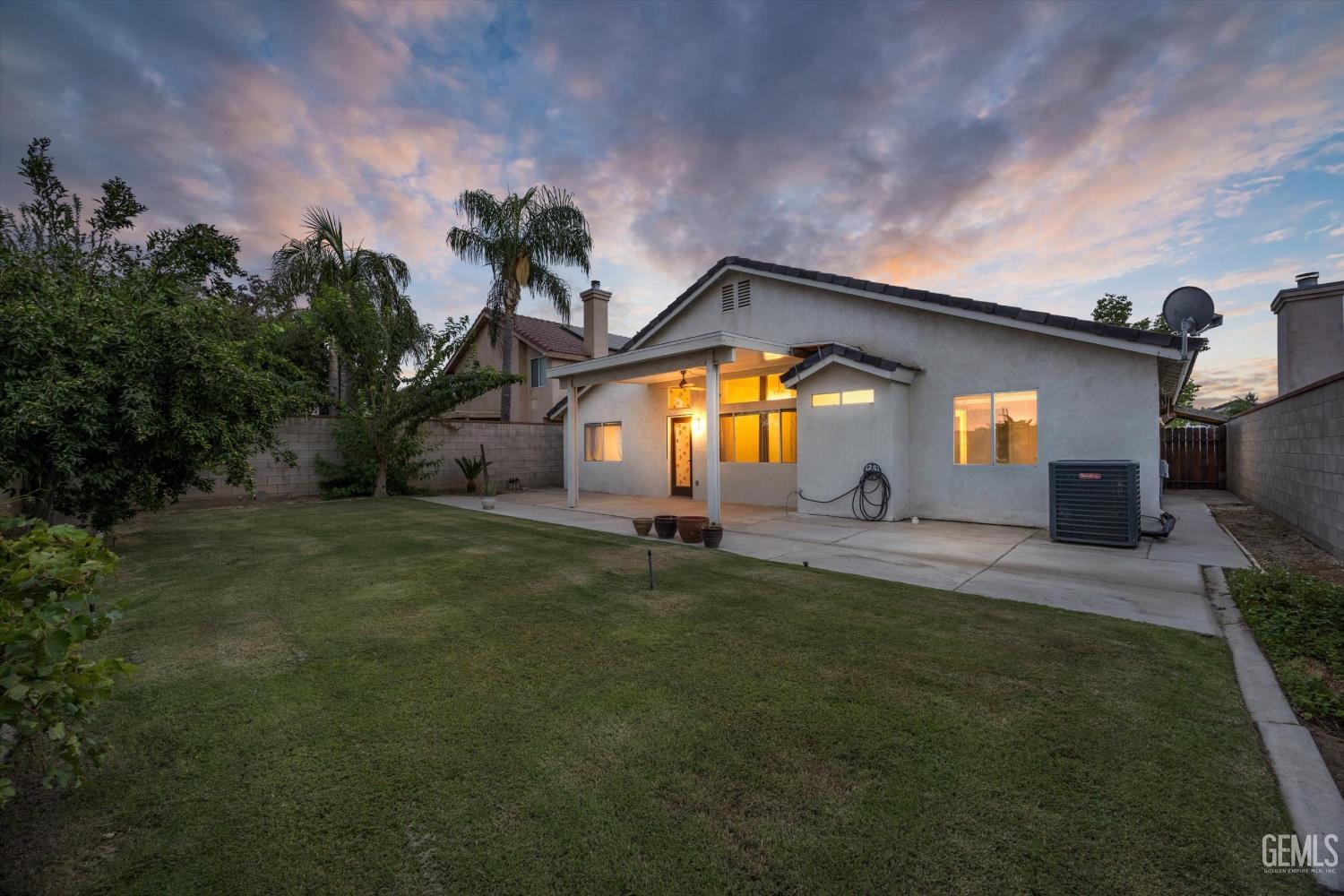 Single Family Residence in Bakersfield, photo 4 of 6