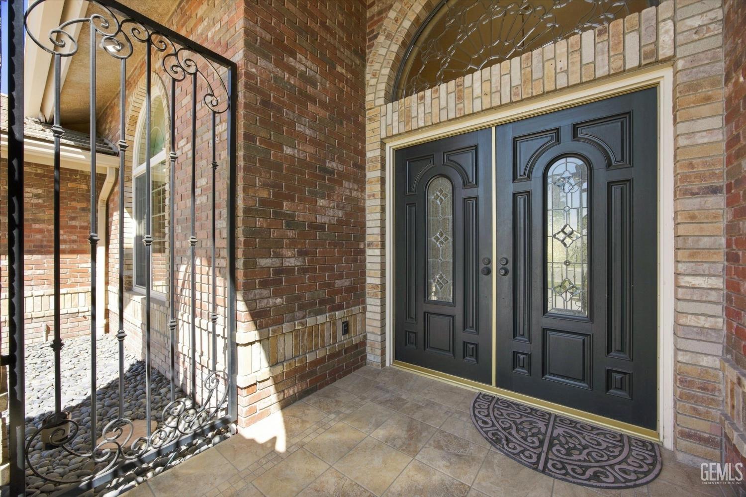 Single Family Residence in Bakersfield, photo 5 of 52