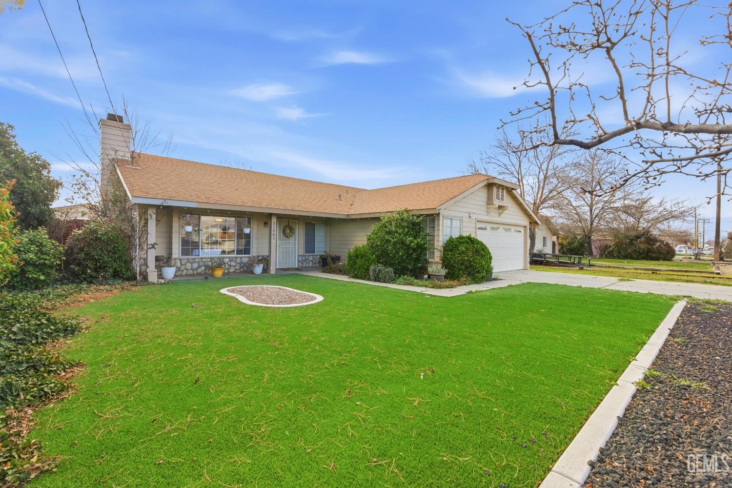 Single Family Residence in Tehachapi, photo 2 of 40