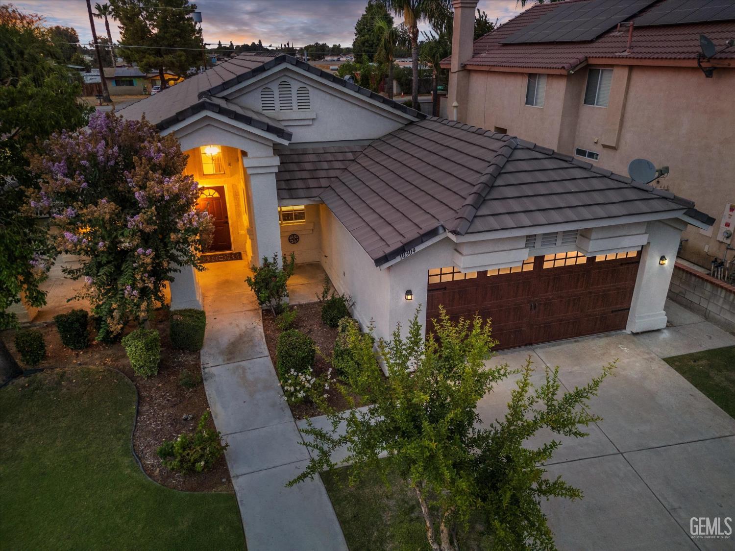 Single Family Residence in Bakersfield, photo 2 of 6
