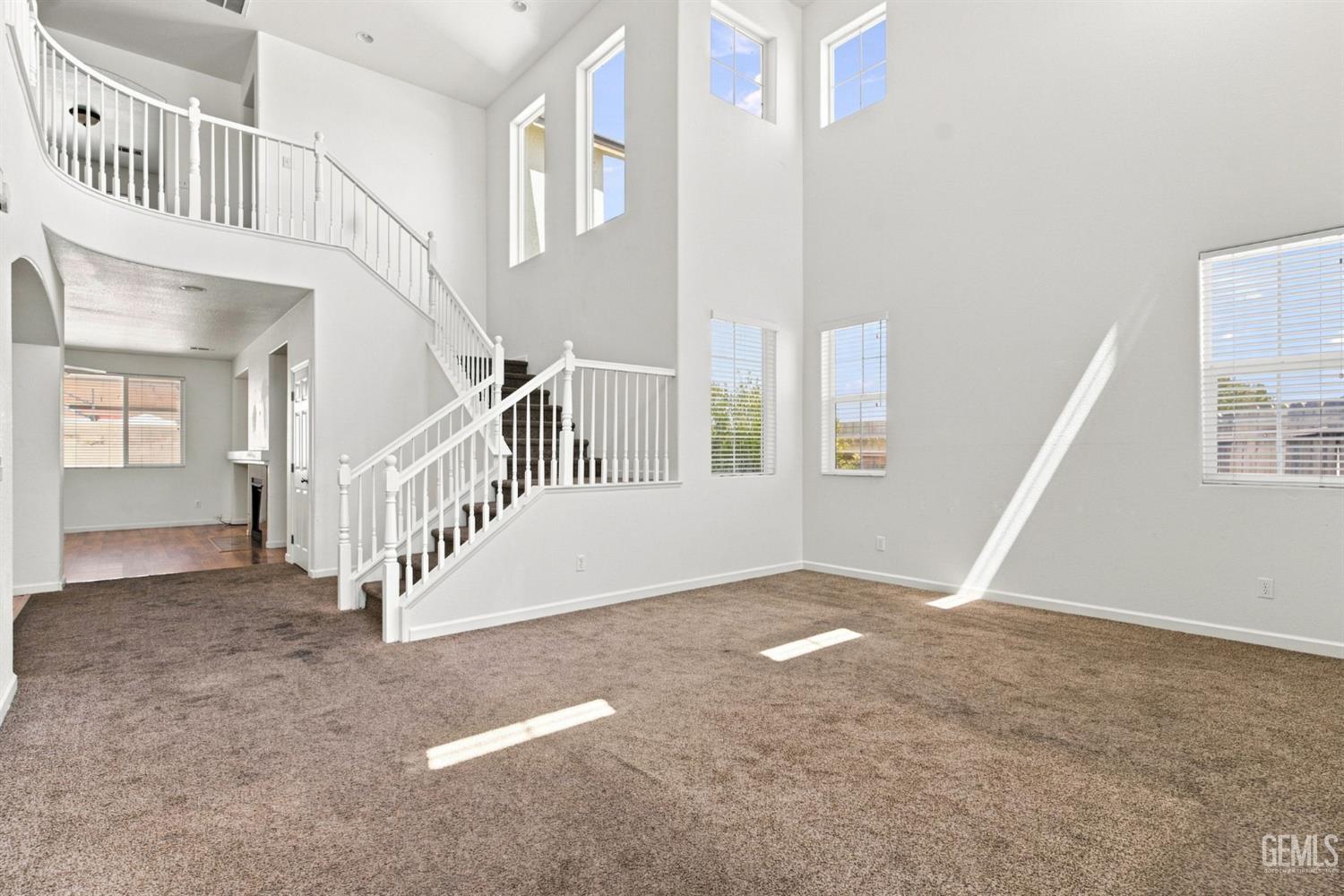 Single Family Residence in Bakersfield, photo 4 of 48