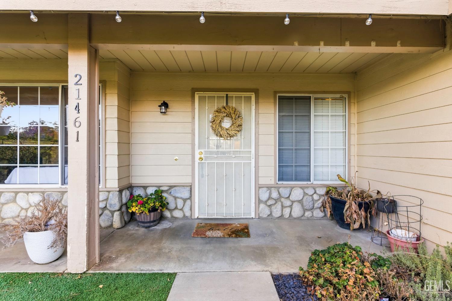 Single Family Residence in Tehachapi, photo 4 of 40
