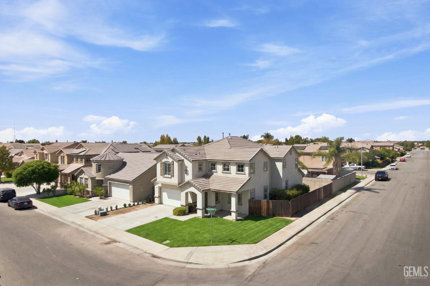 Single Family Residence in Bakersfield, photo 3 of 48
