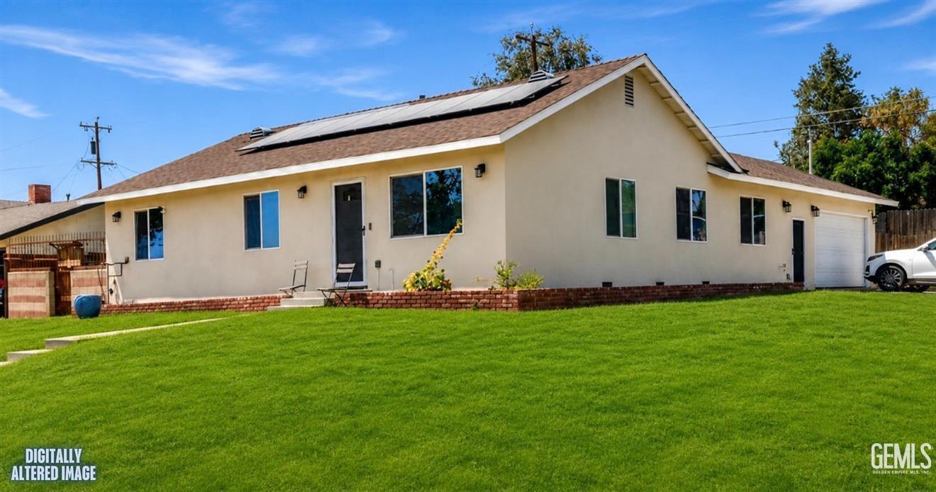 Single Family Residence in Bakersfield, photo 2 of 25