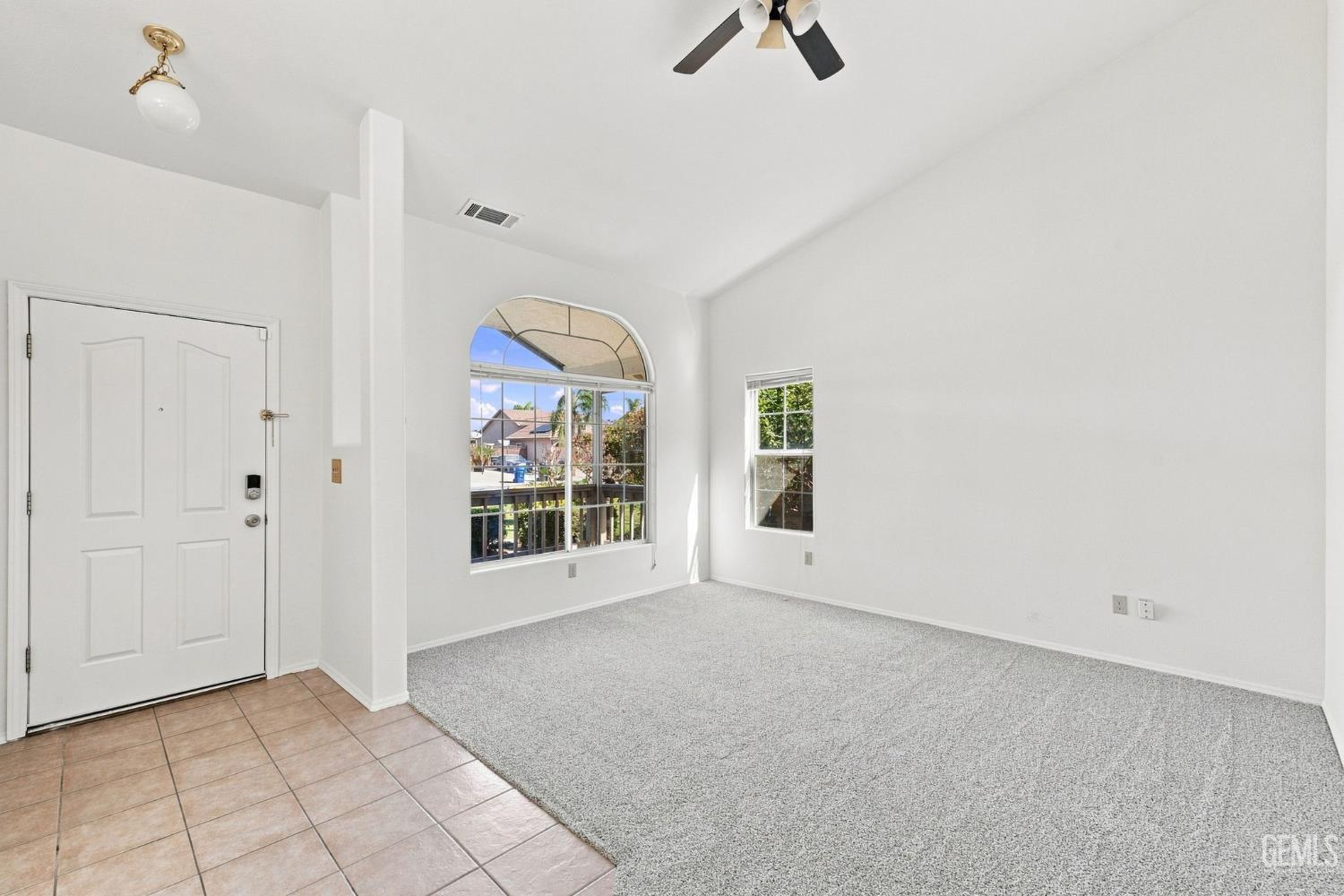 Single Family Residence in Bakersfield, photo 5 of 36