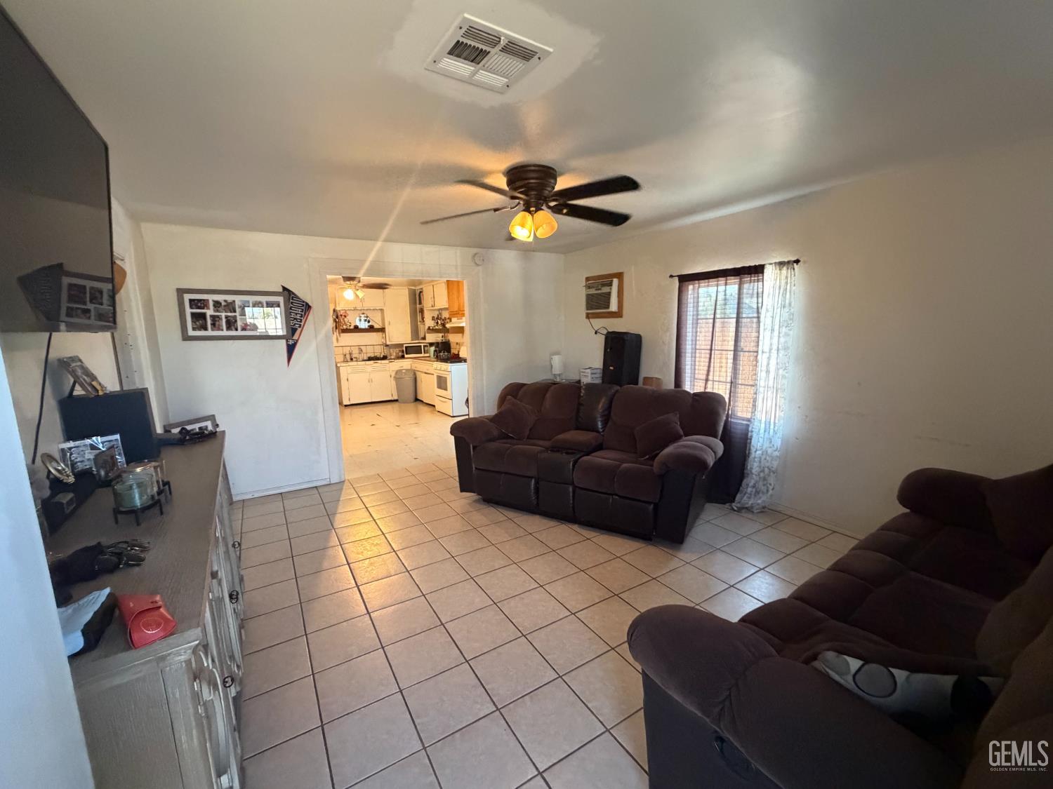 Single Family Residence in Bakersfield, photo 4 of 10