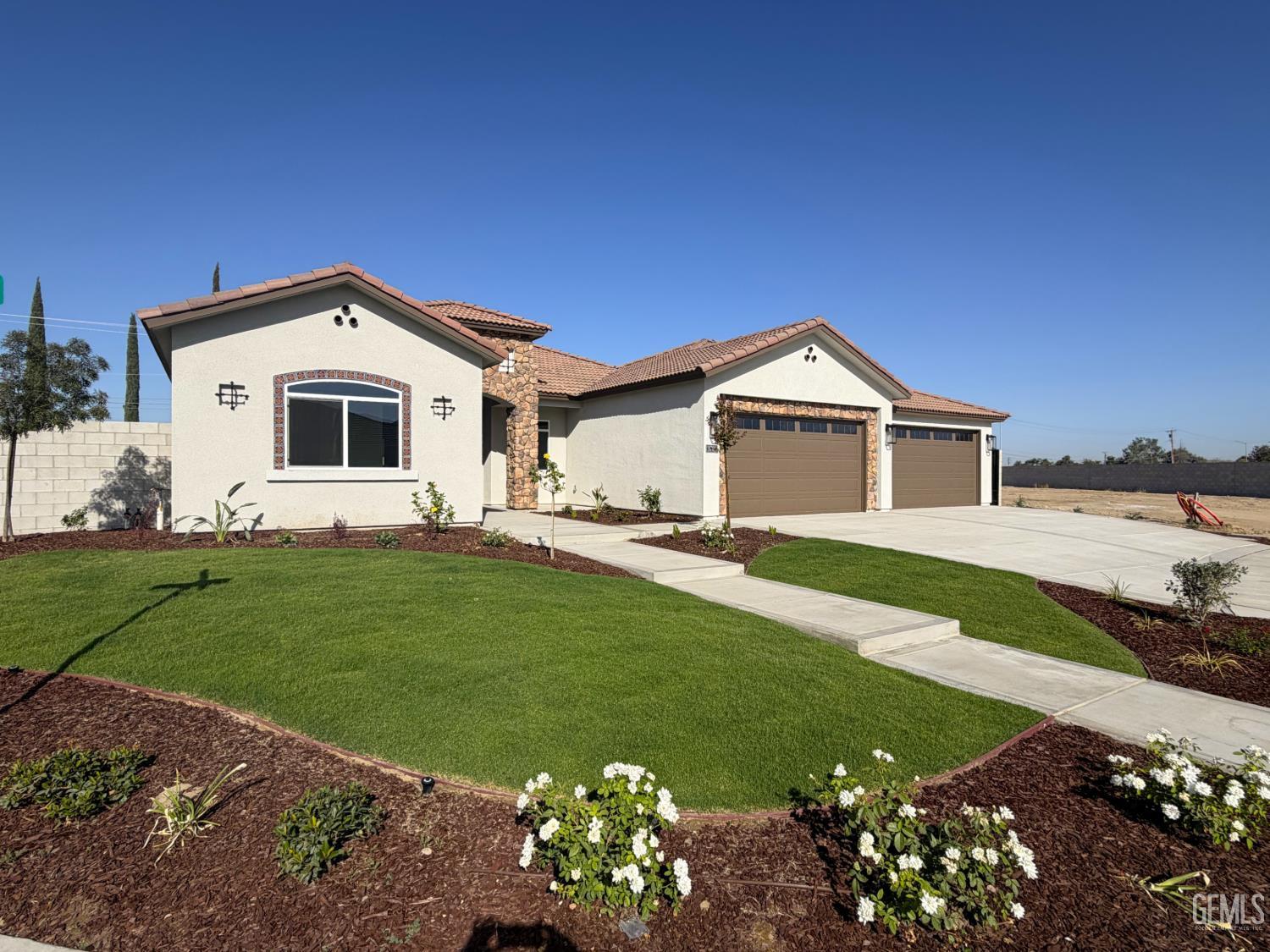 New Construction in Bakersfield, photo 2 of 3