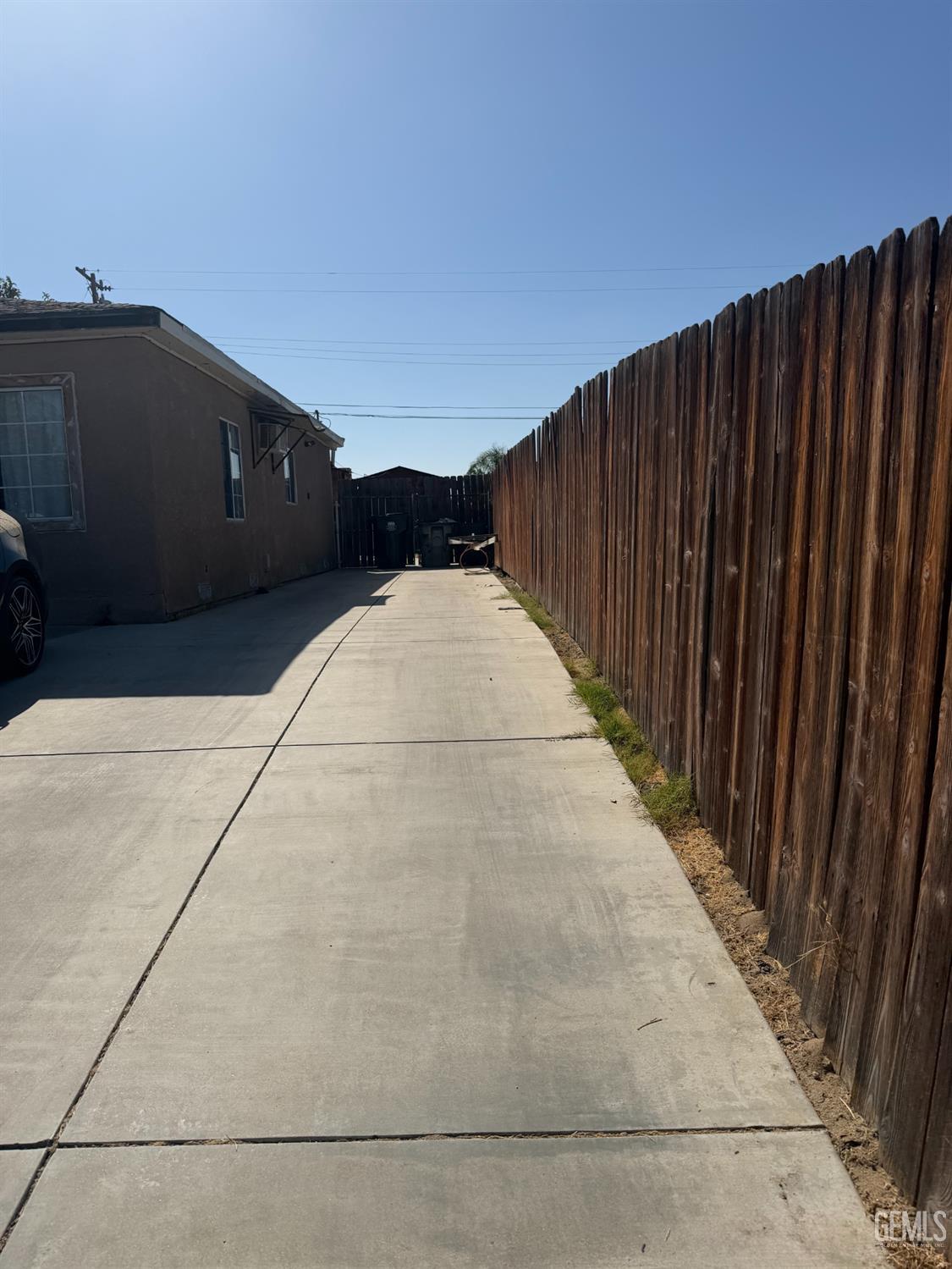 Single Family Residence in Bakersfield, photo 2 of 10