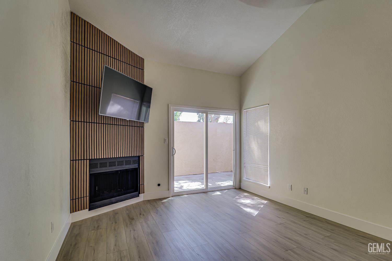 Condominium in Bakersfield, photo 4 of 28