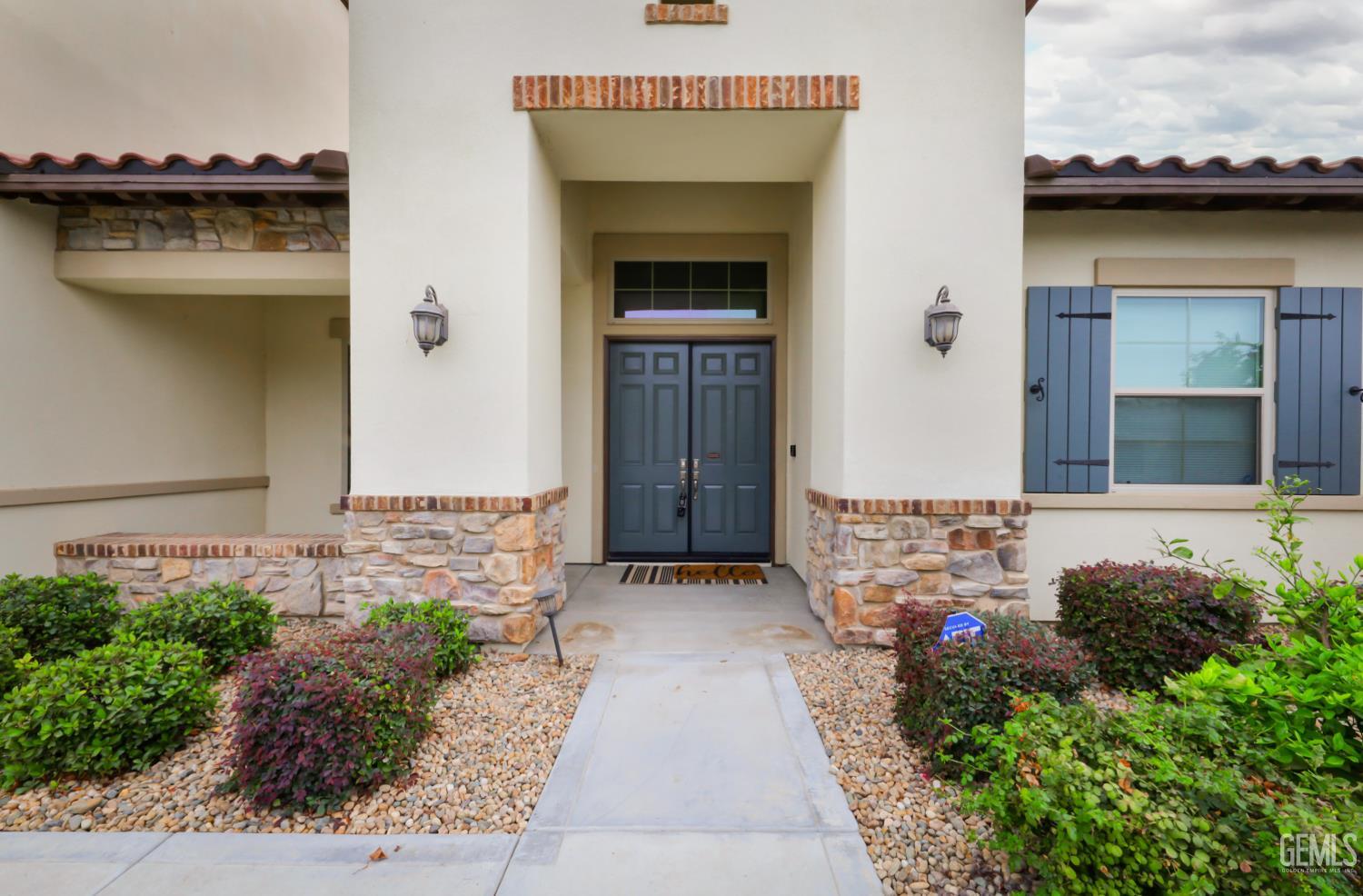 Single Family Residence in Bakersfield, photo 3 of 41