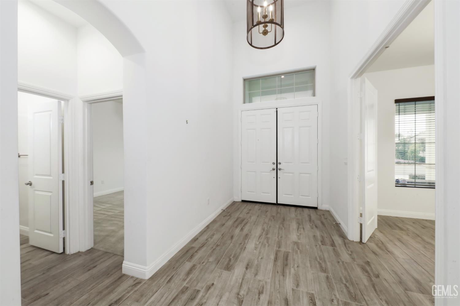 Single Family Residence in Bakersfield, photo 4 of 41