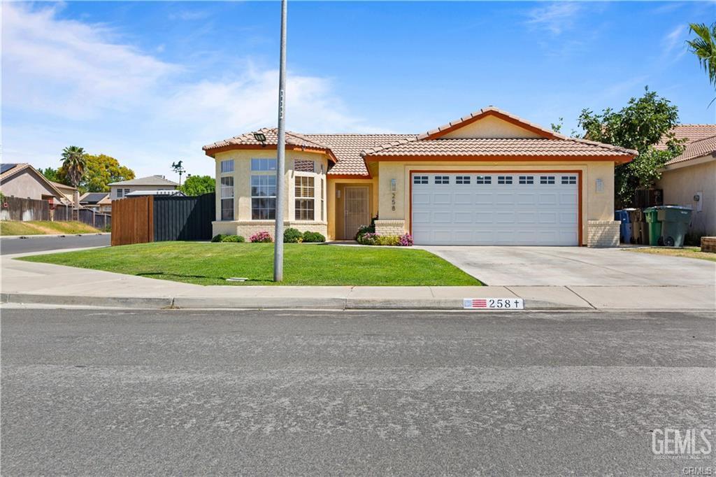 Single Family Residence in Bakersfield