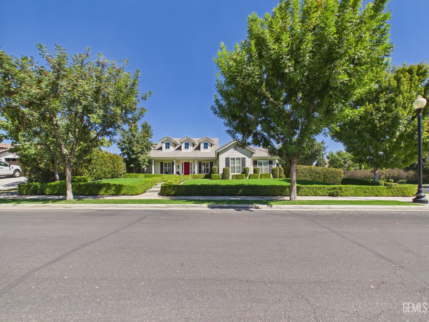 Single Family Residence in Bakersfield, photo 3 of 61