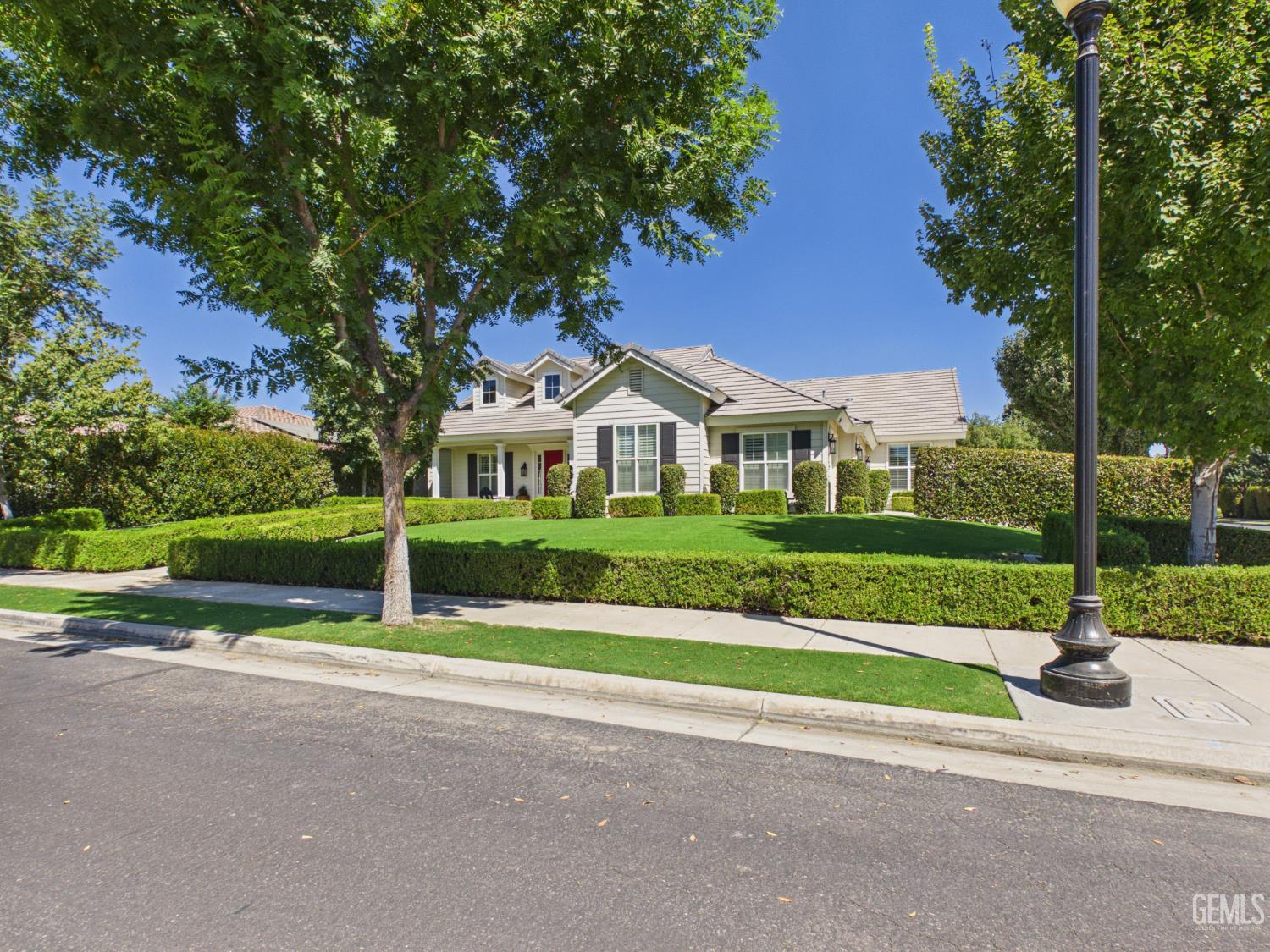 Single Family Residence in Bakersfield, photo 4 of 61