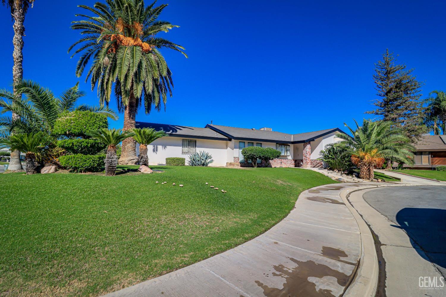 Single Family Residence in Bakersfield