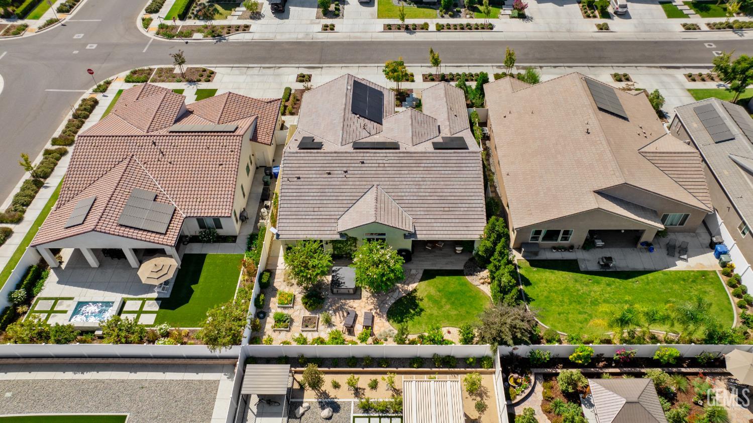 Single Family Residence in Bakersfield, photo 4 of 44