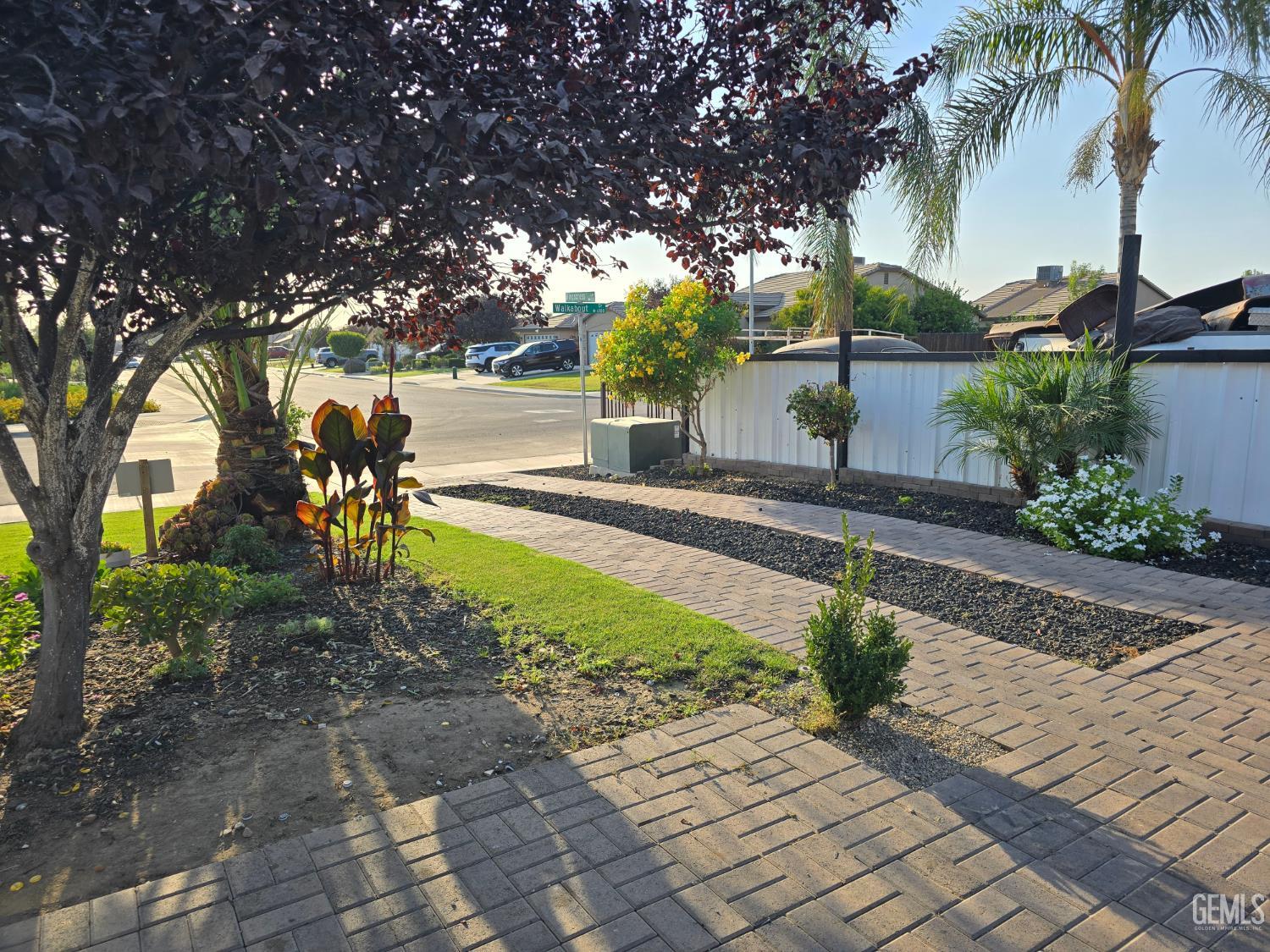 Single Family Residence in Bakersfield, photo 5 of 37